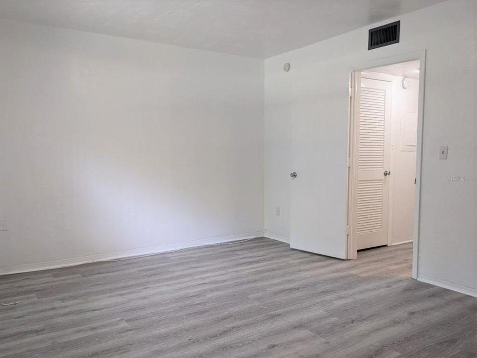 For Rent: $1,250 (1 beds, 1 baths, 725 Square Feet)