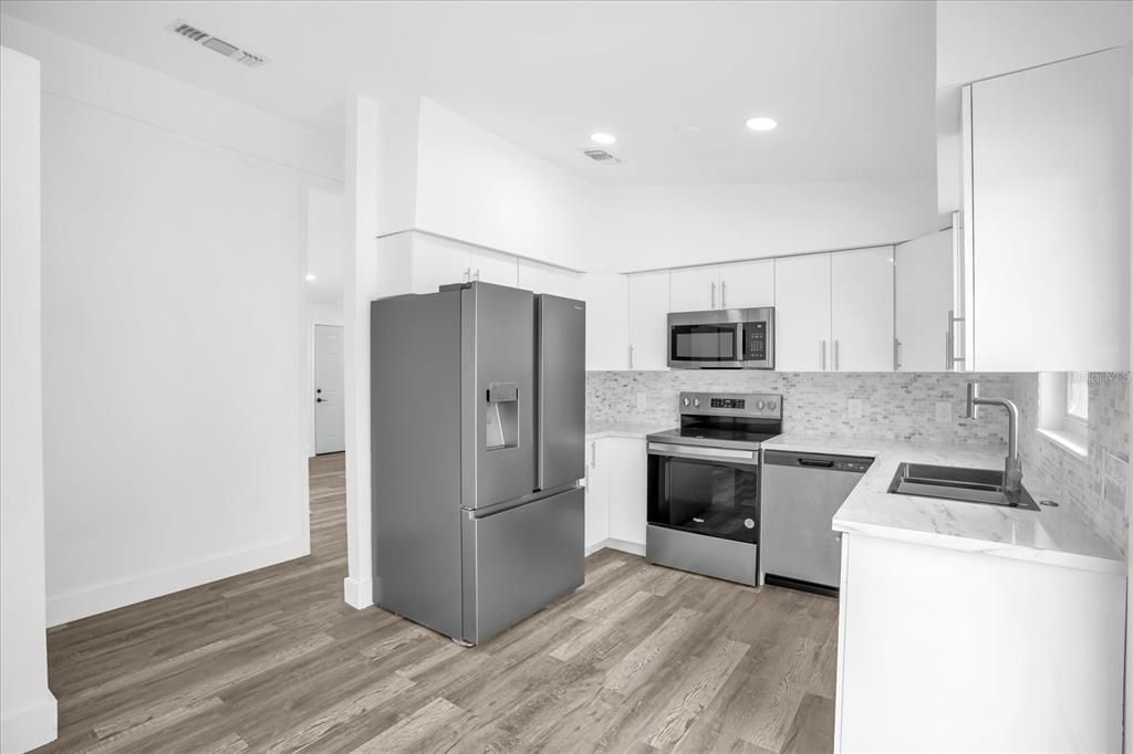 For Rent: $2,000 (3 beds, 2 baths, 1120 Square Feet)