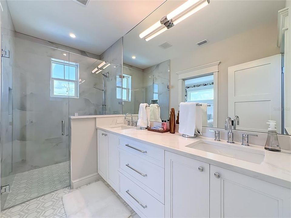 En Venta: $2,950,000 (4 camas, 4 baños, 2325 Pies cuadrados)