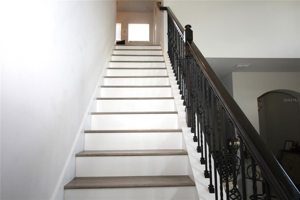 For Sale: $369,900 (3 beds, 2 baths, 1860 Square Feet)