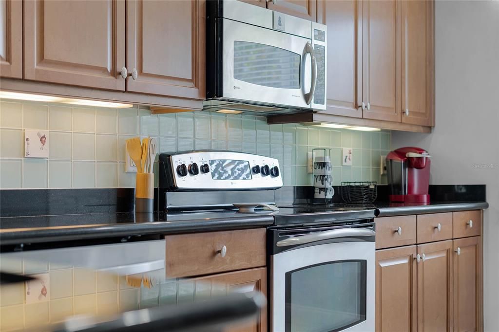 For Sale: $318,900 (3 beds, 2 baths, 1472 Square Feet)