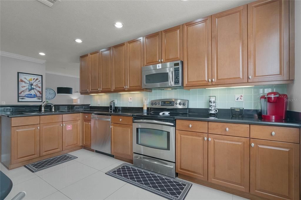 For Sale: $318,900 (3 beds, 2 baths, 1472 Square Feet)