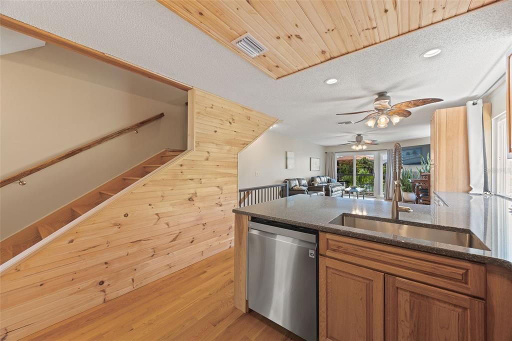 For Sale: $799,000 (3 beds, 3 baths, 1585 Square Feet)