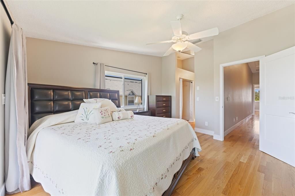 For Sale: $799,000 (3 beds, 3 baths, 1585 Square Feet)