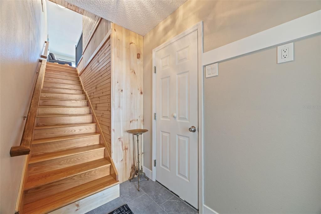 For Sale: $799,000 (3 beds, 3 baths, 1585 Square Feet)