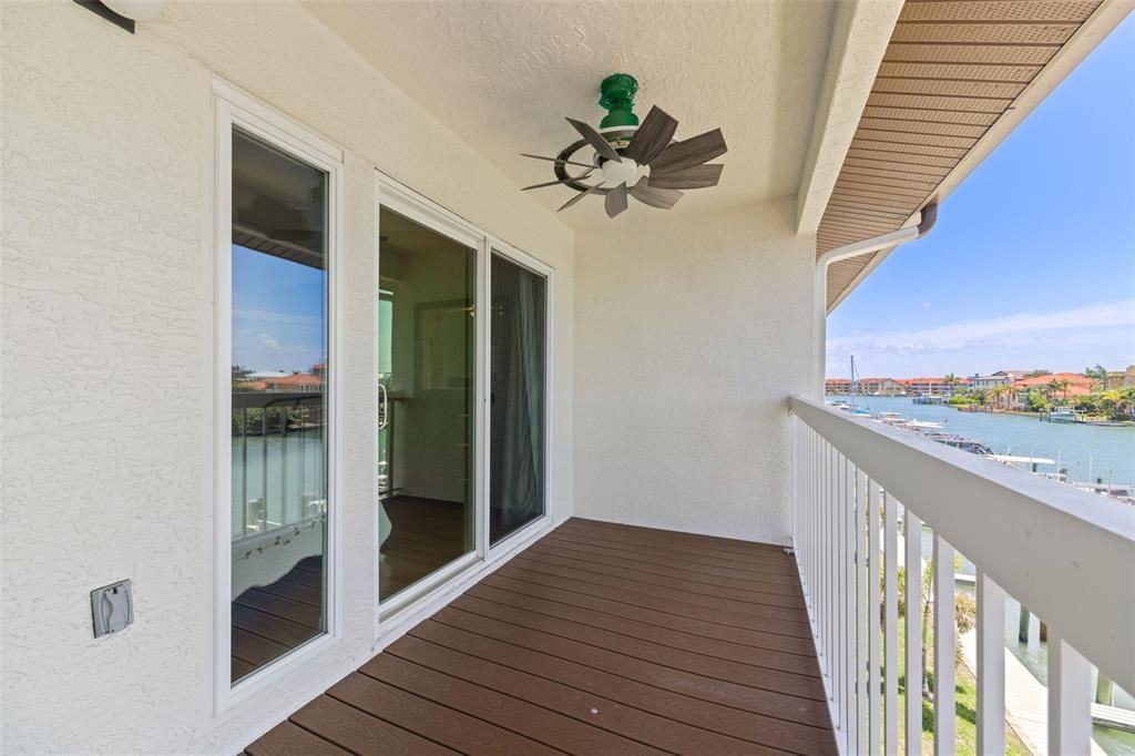For Sale: $799,000 (3 beds, 3 baths, 1585 Square Feet)