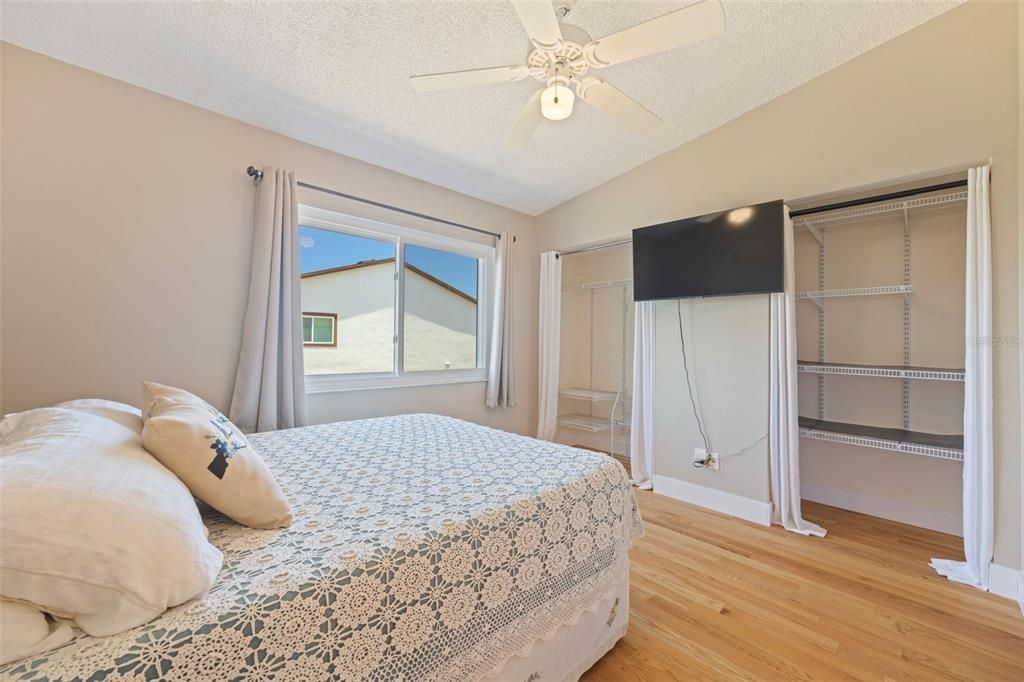 For Sale: $799,000 (3 beds, 3 baths, 1585 Square Feet)