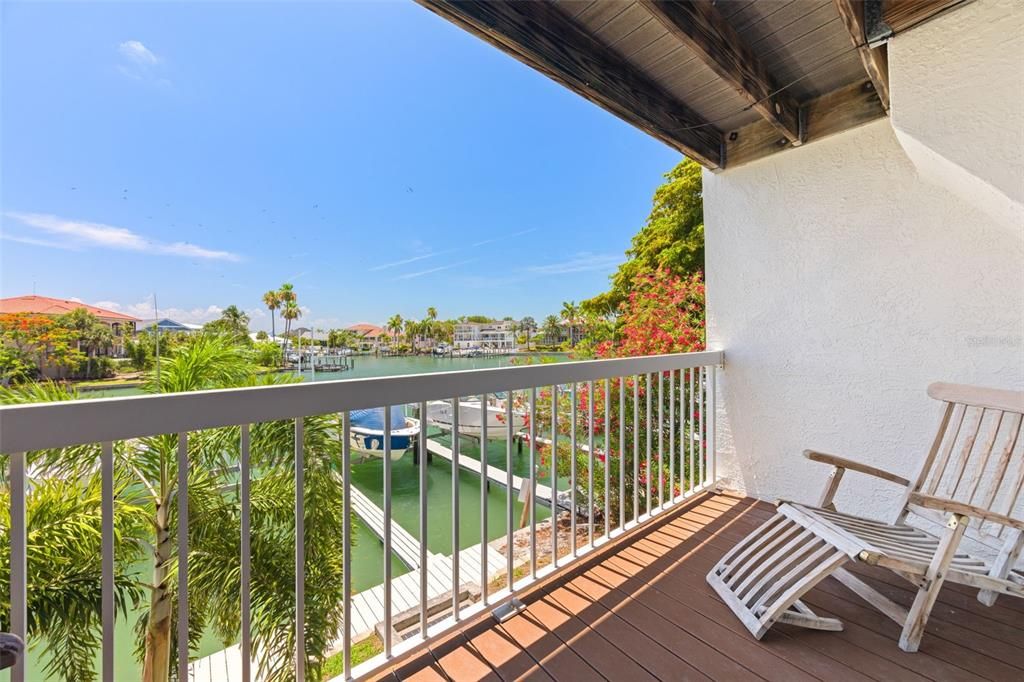 For Sale: $799,000 (3 beds, 3 baths, 1585 Square Feet)