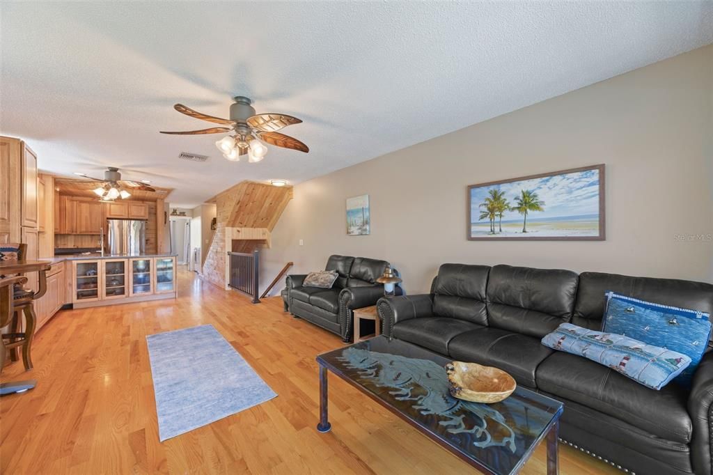 For Sale: $799,000 (3 beds, 3 baths, 1585 Square Feet)