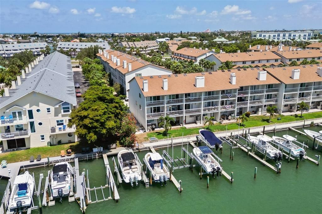 For Sale: $799,000 (3 beds, 3 baths, 1585 Square Feet)