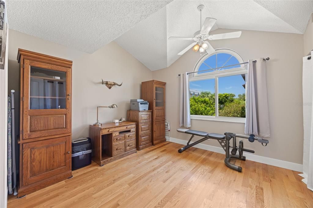 For Sale: $799,000 (3 beds, 3 baths, 1585 Square Feet)