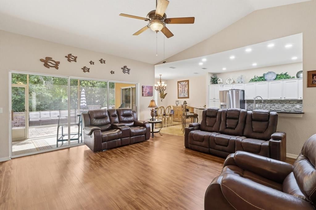 For Sale: $299,900 (3 beds, 2 baths, 1627 Square Feet)
