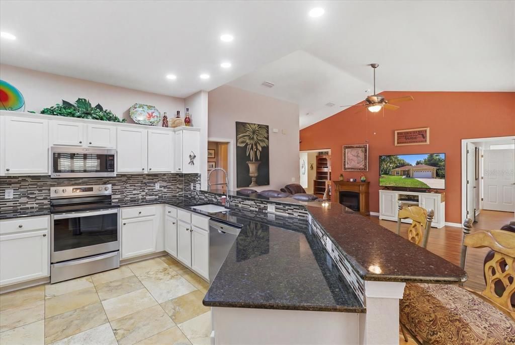 For Sale: $299,900 (3 beds, 2 baths, 1627 Square Feet)