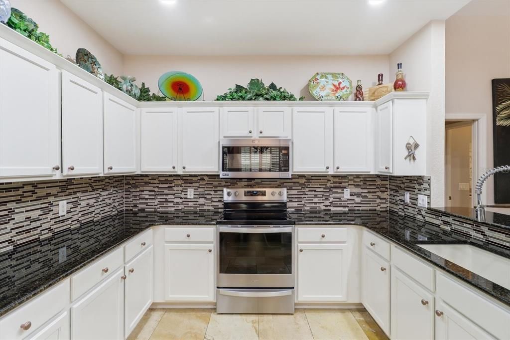 For Sale: $299,900 (3 beds, 2 baths, 1627 Square Feet)