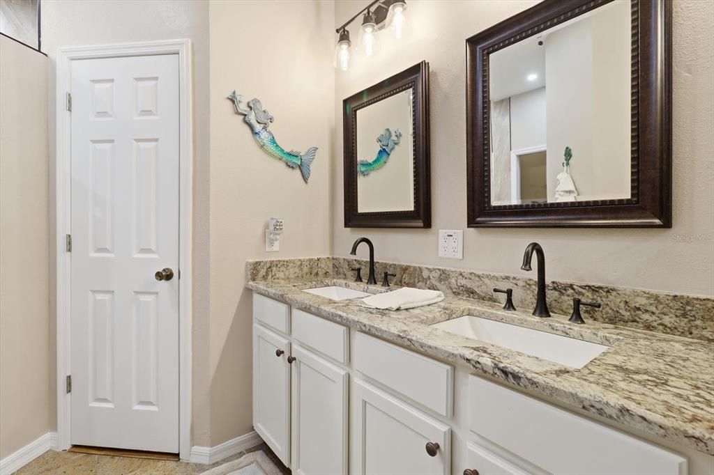 For Sale: $299,900 (3 beds, 2 baths, 1627 Square Feet)