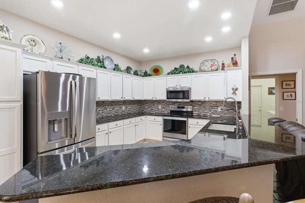For Sale: $299,900 (3 beds, 2 baths, 1627 Square Feet)