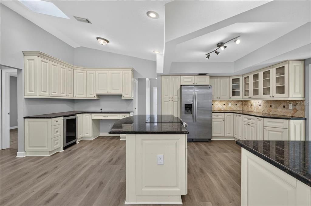 For Sale: $565,000 (3 beds, 2 baths, 2065 Square Feet)