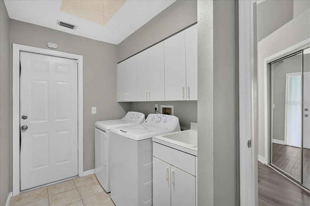 For Sale: $565,000 (3 beds, 2 baths, 2065 Square Feet)