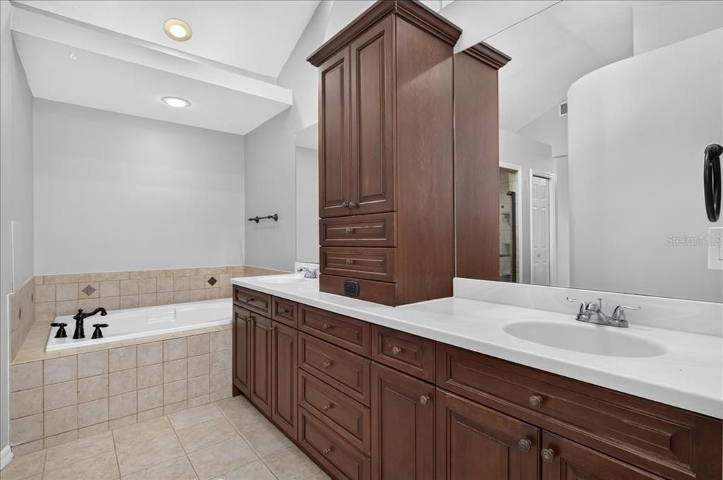 For Sale: $565,000 (3 beds, 2 baths, 2065 Square Feet)