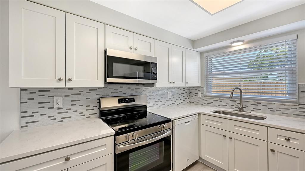 For Rent: $2,595 (2 beds, 2 baths, 1573 Square Feet)