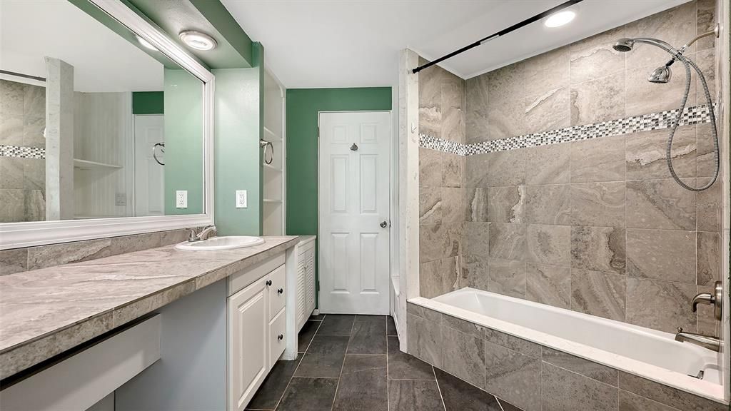 For Rent: $2,595 (2 beds, 2 baths, 1573 Square Feet)