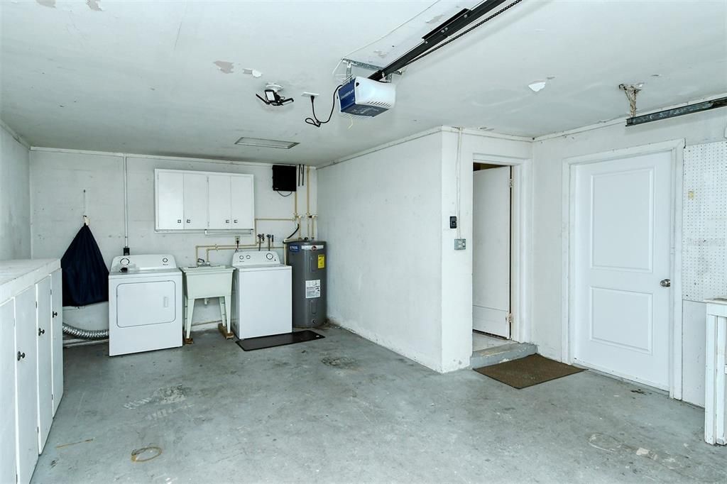 For Rent: $2,595 (2 beds, 2 baths, 1573 Square Feet)