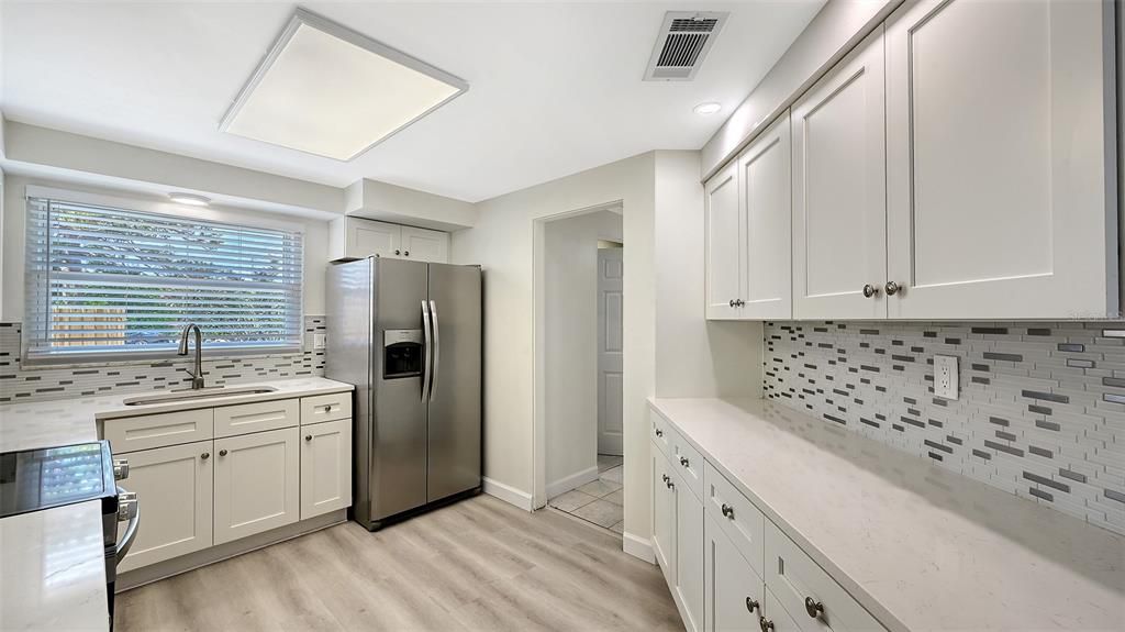 For Rent: $2,595 (2 beds, 2 baths, 1573 Square Feet)