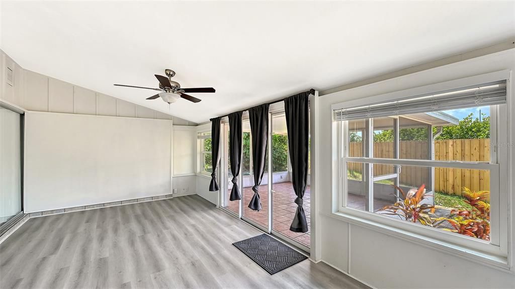 For Rent: $2,595 (2 beds, 2 baths, 1573 Square Feet)