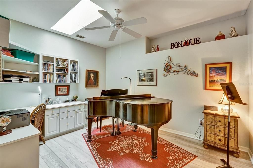 For Sale: $364,000 (2 beds, 2 baths, 1656 Square Feet)