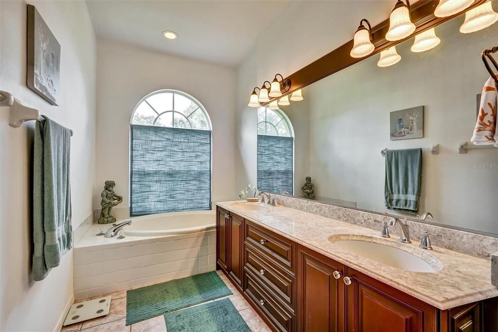 For Sale: $364,000 (2 beds, 2 baths, 1656 Square Feet)