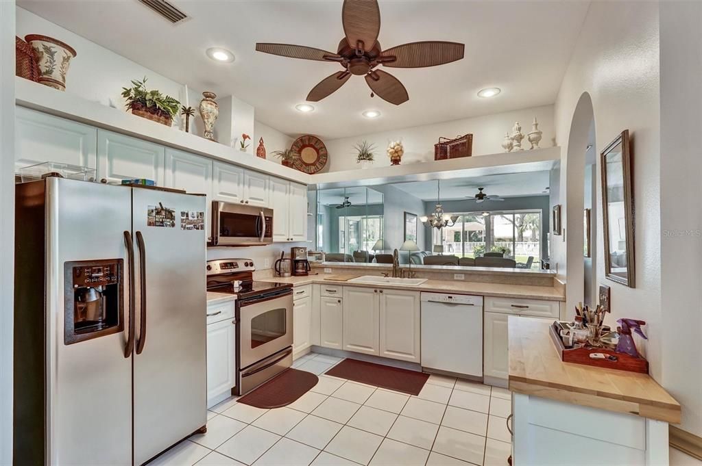 For Sale: $364,000 (2 beds, 2 baths, 1656 Square Feet)