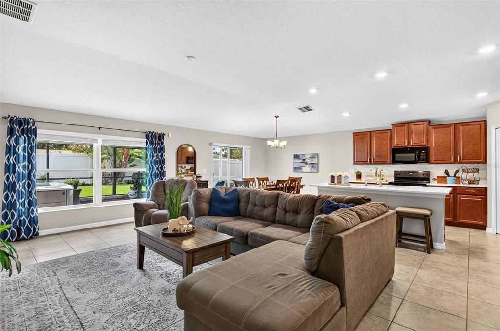 For Sale: $410,000 (4 beds, 2 baths, 1935 Square Feet)