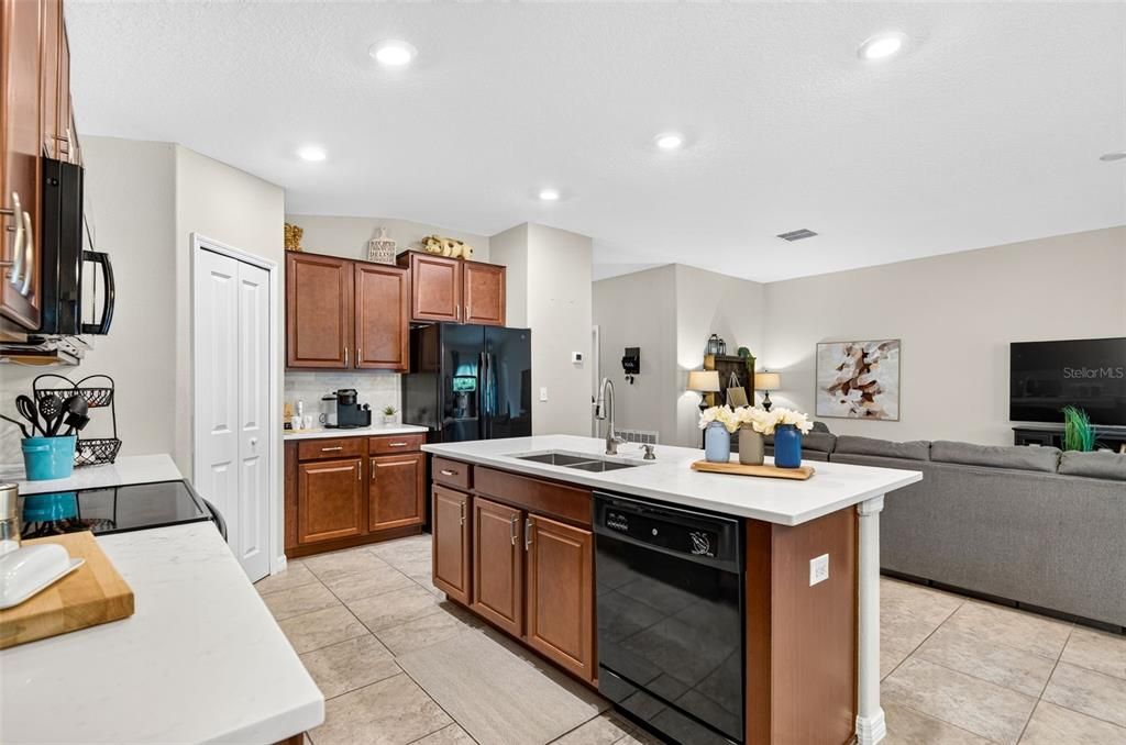 For Sale: $410,000 (4 beds, 2 baths, 1935 Square Feet)