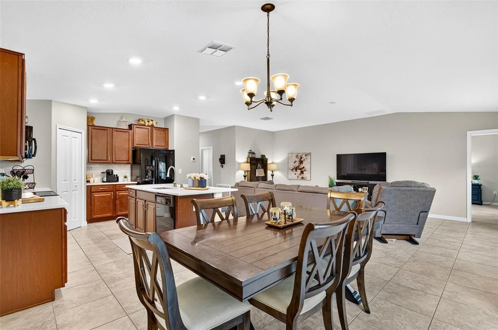 For Sale: $410,000 (4 beds, 2 baths, 1935 Square Feet)