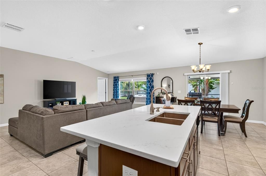 For Sale: $410,000 (4 beds, 2 baths, 1935 Square Feet)