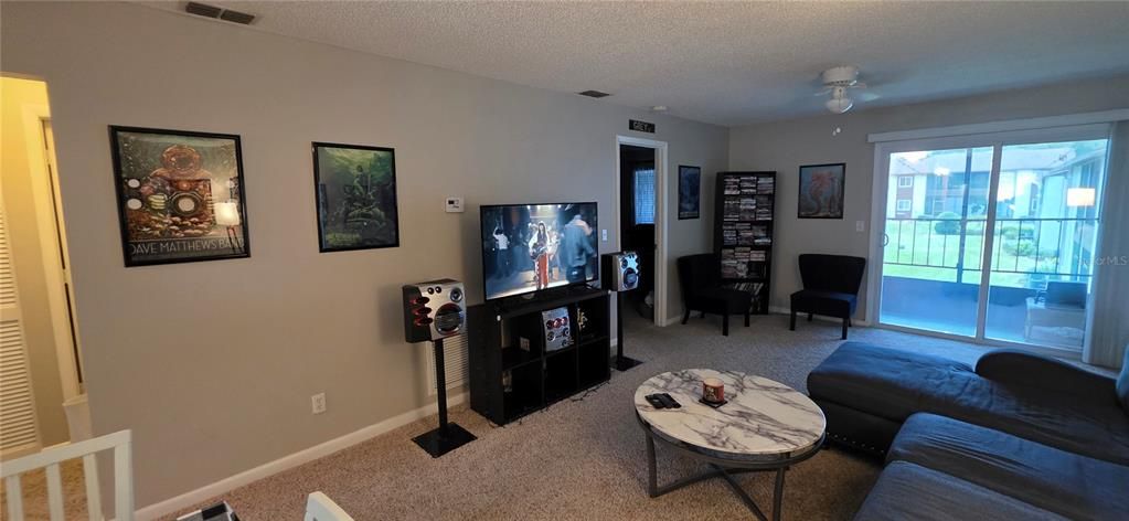For Sale: $132,900 (2 beds, 2 baths, 864 Square Feet)