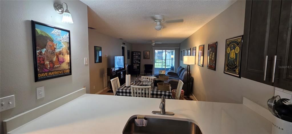 For Sale: $132,900 (2 beds, 2 baths, 864 Square Feet)
