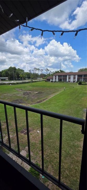 For Sale: $132,900 (2 beds, 2 baths, 864 Square Feet)