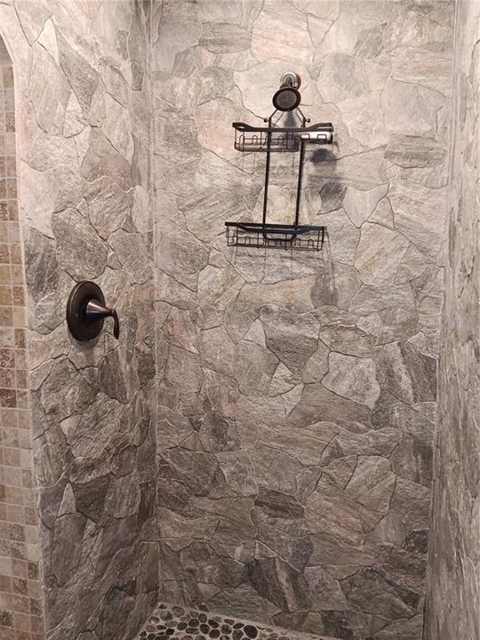 For Rent: $2,275 (2 beds, 2 baths, 1013 Square Feet)