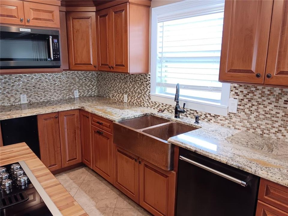 For Rent: $2,275 (2 beds, 2 baths, 1013 Square Feet)