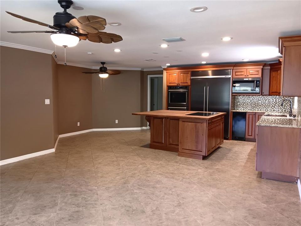 For Rent: $2,275 (2 beds, 2 baths, 1013 Square Feet)
