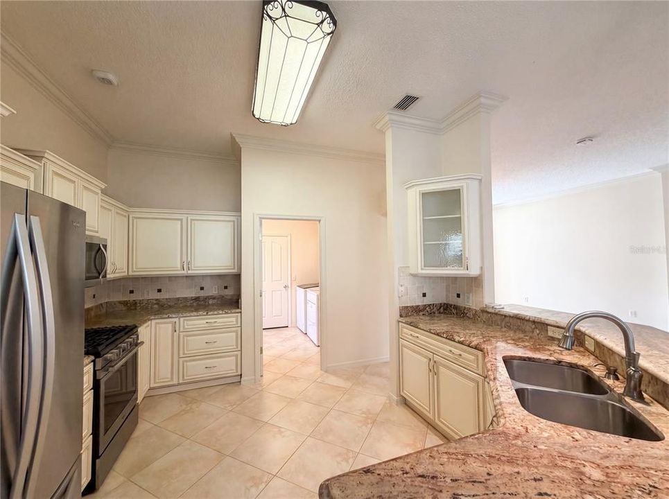 For Sale: $400,000 (3 beds, 2 baths, 2044 Square Feet)