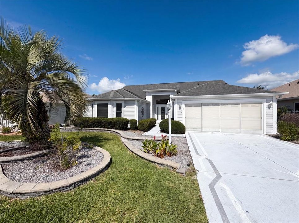 For Sale: $400,000 (3 beds, 2 baths, 2044 Square Feet)