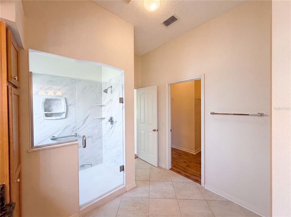 For Sale: $400,000 (3 beds, 2 baths, 2044 Square Feet)