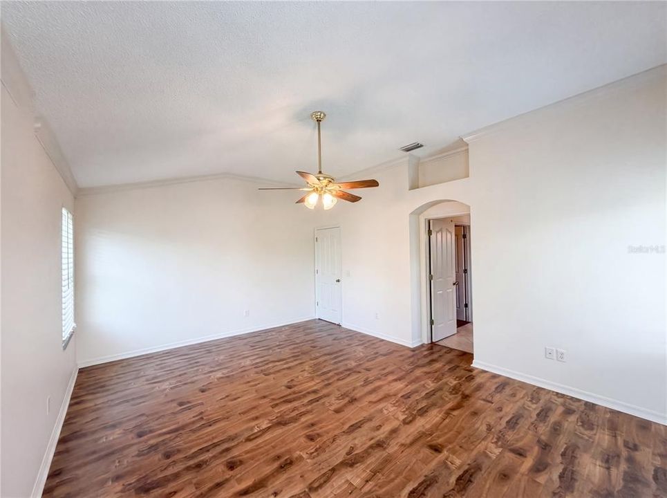 For Sale: $400,000 (3 beds, 2 baths, 2044 Square Feet)
