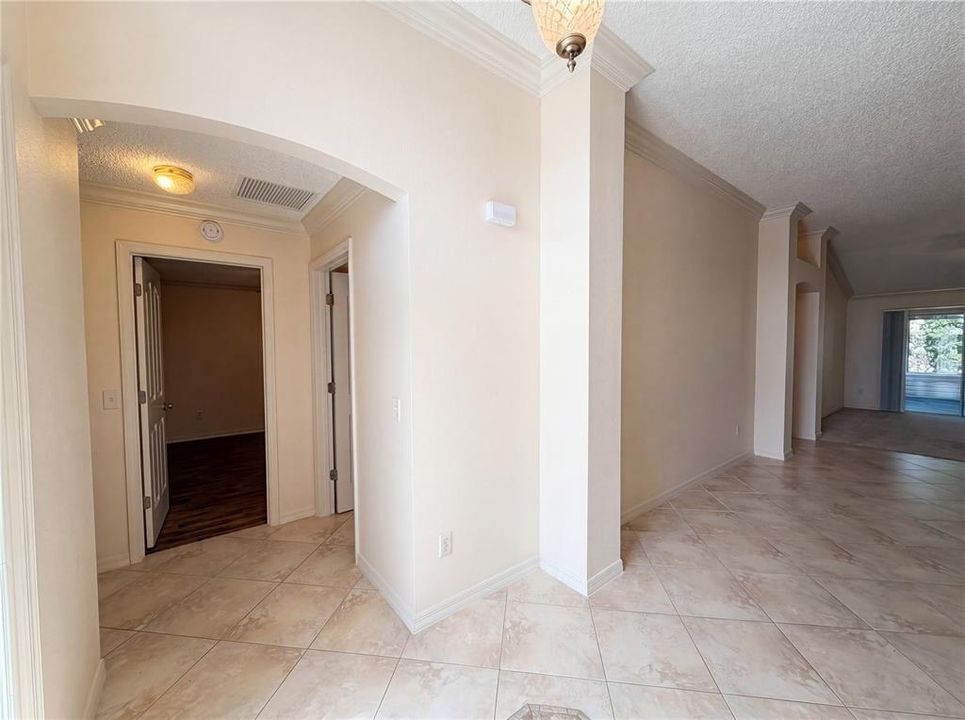For Sale: $400,000 (3 beds, 2 baths, 2044 Square Feet)