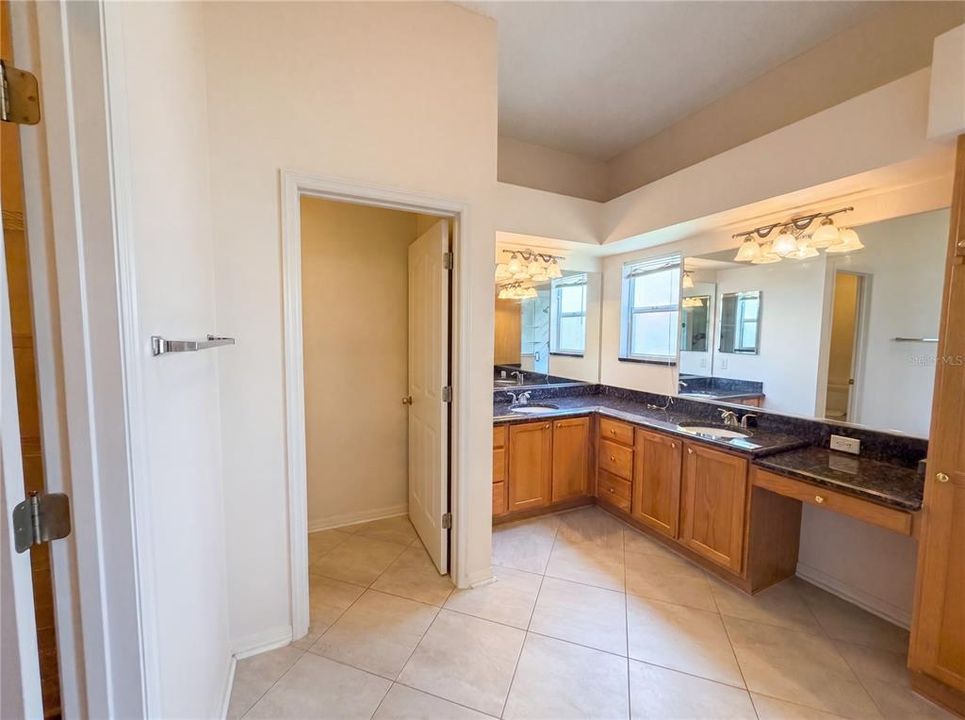 For Sale: $400,000 (3 beds, 2 baths, 2044 Square Feet)