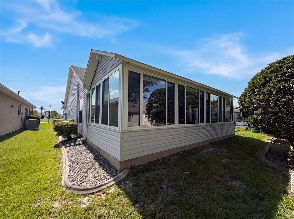 For Sale: $400,000 (3 beds, 2 baths, 2044 Square Feet)