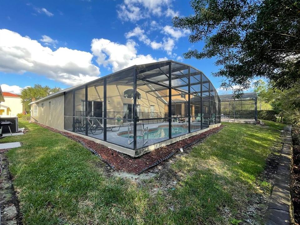 For Rent: $2,500 (5 beds, 3 baths, 1940 Square Feet)