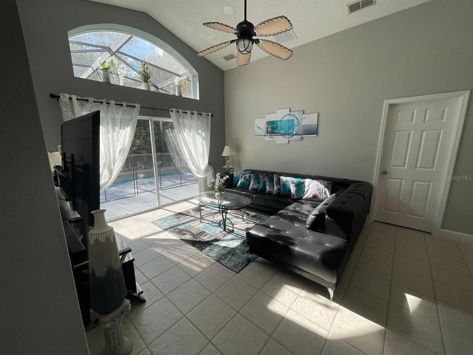 For Rent: $2,500 (5 beds, 3 baths, 1940 Square Feet)